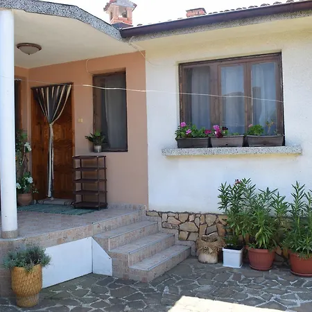 Holiday home Nedyalkovi *