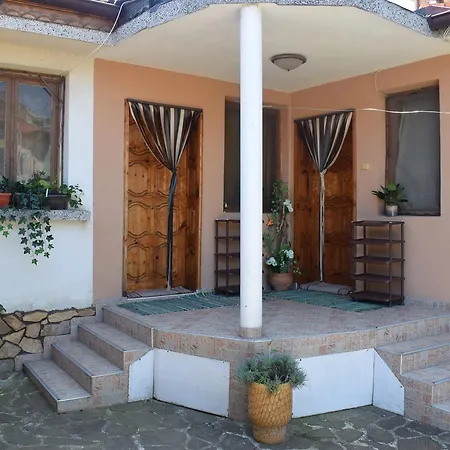 Nedyalkovi Holiday home *